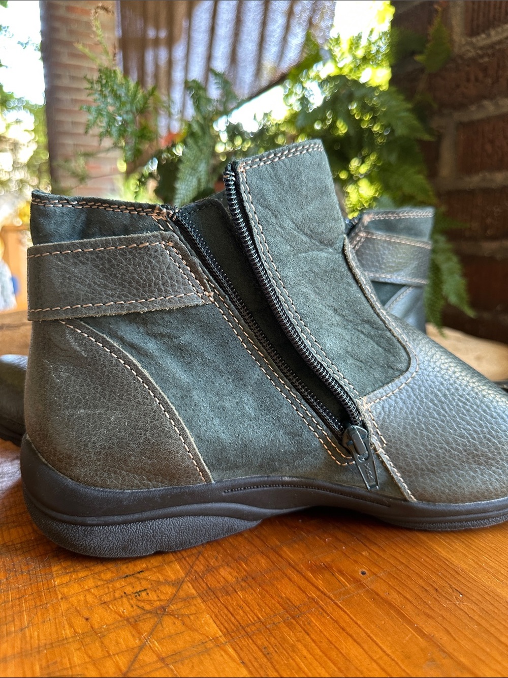 Earth Origins Dayton forest green leather/suede side zip comfort boot. Size 10 - Picture 7 of 10